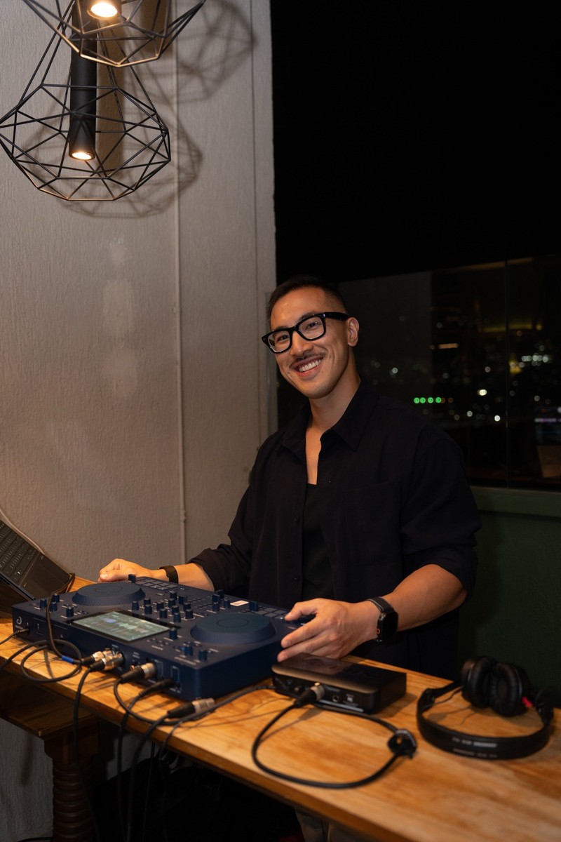 Sean Chi running a full night on the decks